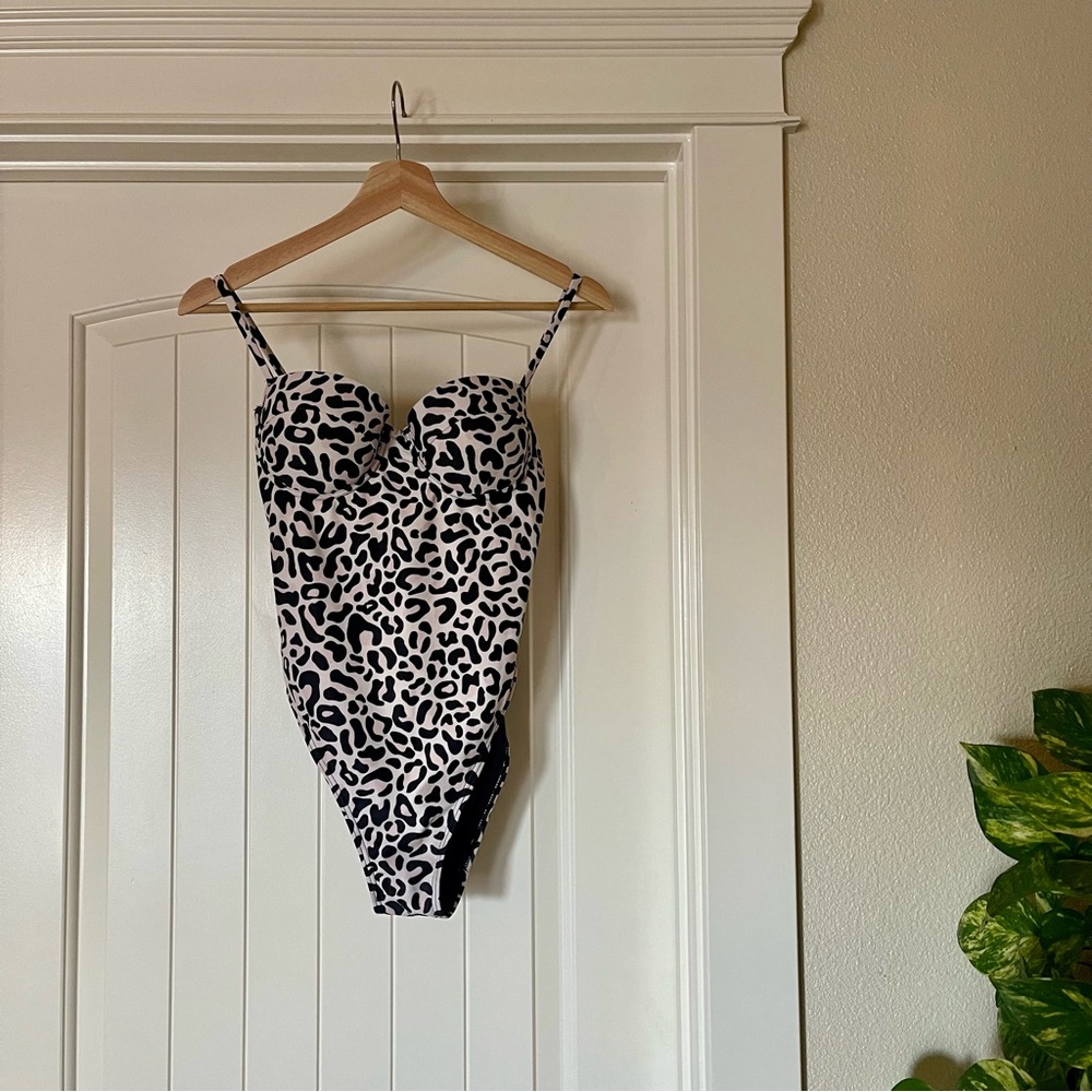 Caitlyn Covington X Pink Lily Leopard Swimsuit Sz Small